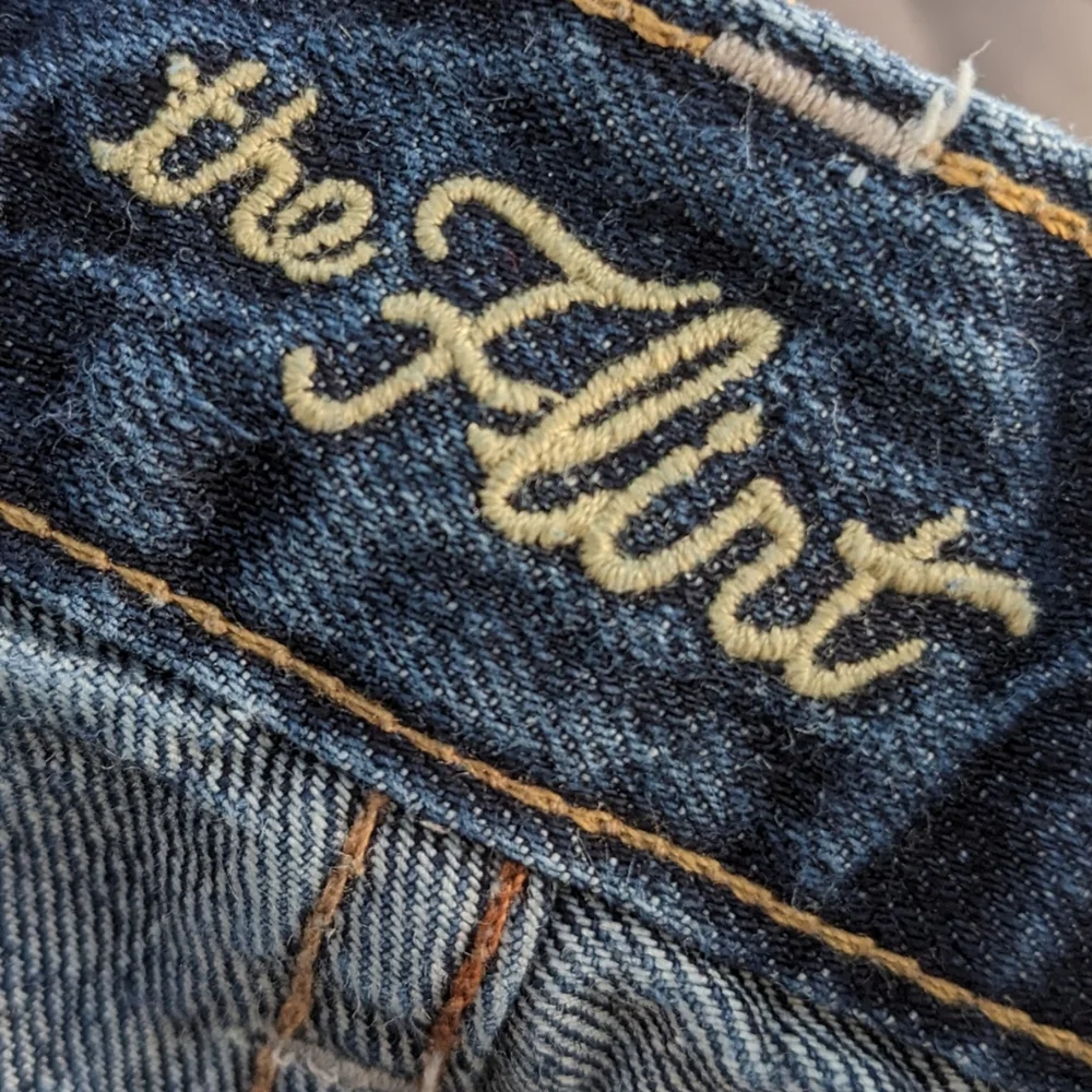 Old Navy The Flirt Distressed Jeans Size 18 Regular - Picture 3 of 6